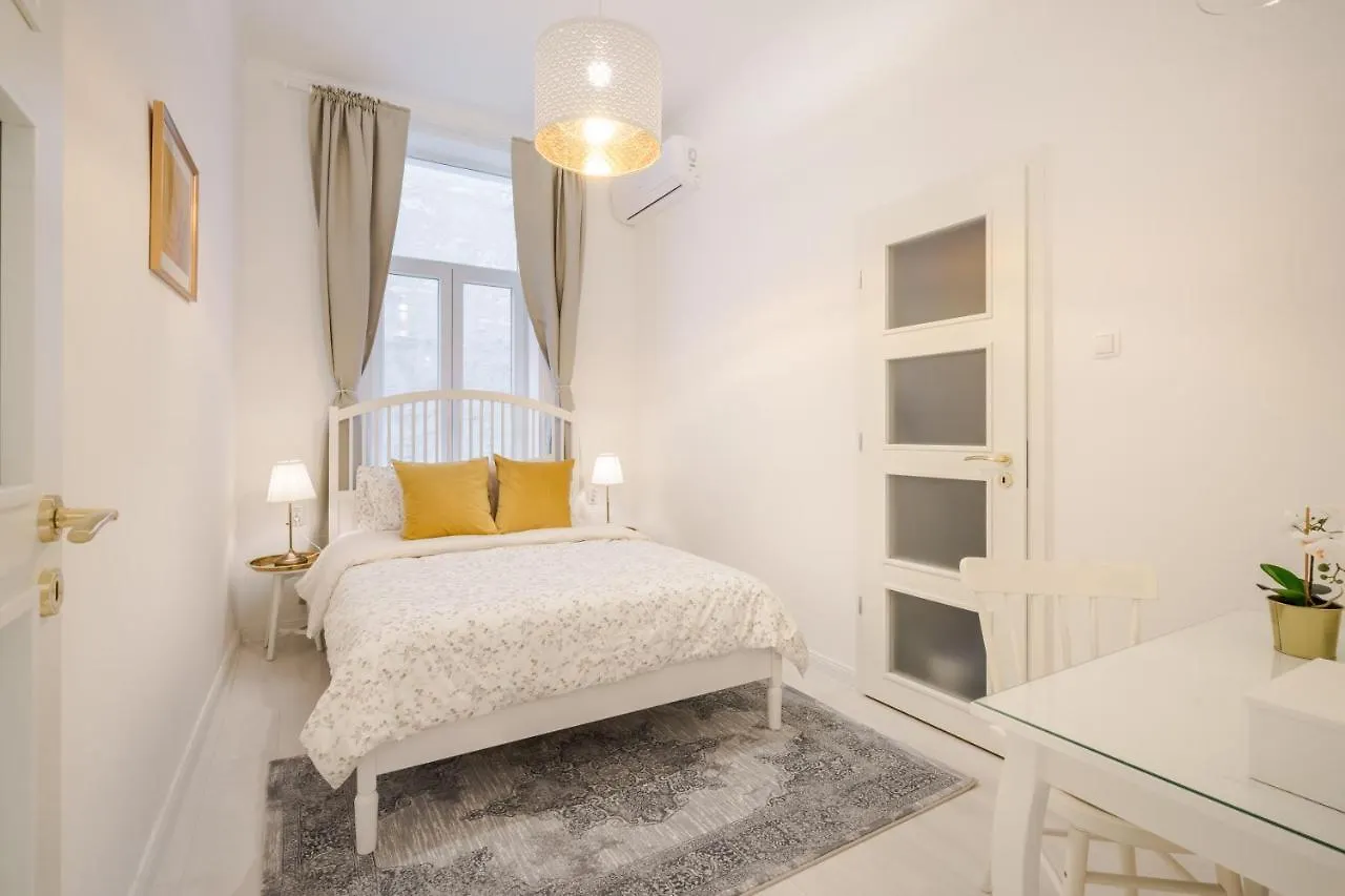 Bpr Lynx Home With A/C Budapest Apartment