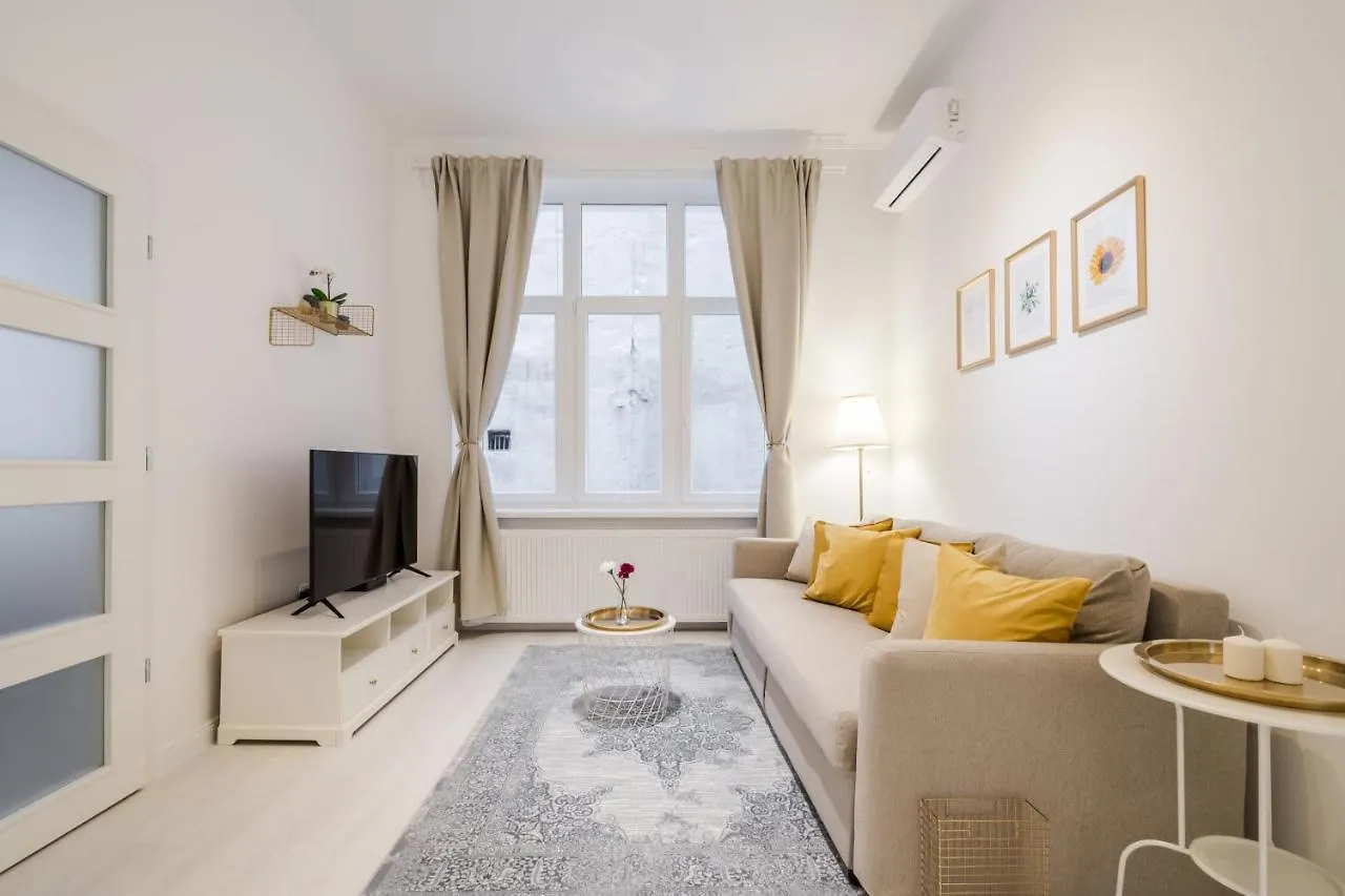 Bpr Lynx Home With A/C Budapest Apartment